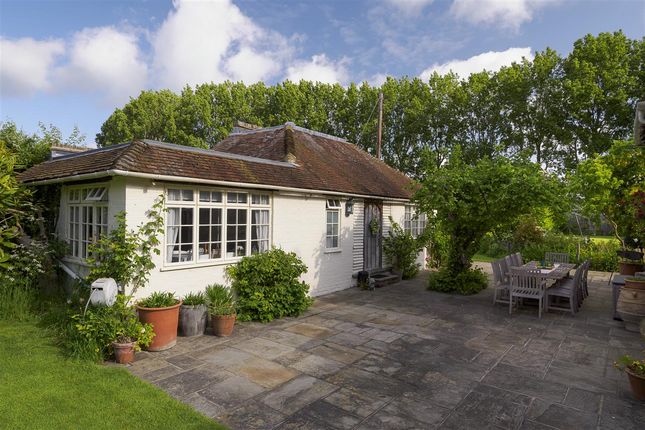 1-bed house on The Cottage, Faversham, £1,100/mo