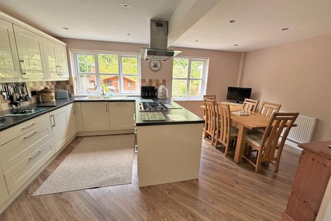 7, Checkley Lane, Telford photo 2