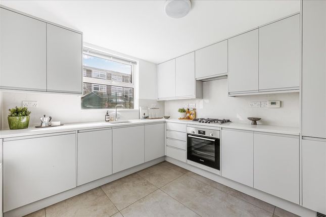 Flat for sale in Windsor Road, Ealing, London