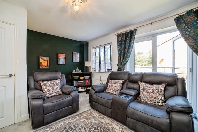 65, Saxelby Close, Alfreton photo 2