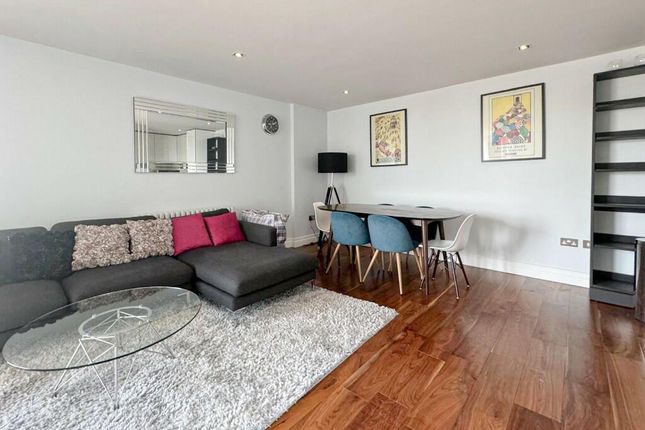 Flat 401, Bridge Place, London photo 2