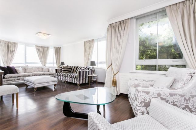 Flat for sale in Hyde Park Towers, 1 Porchester Gate, Hyde Park W2