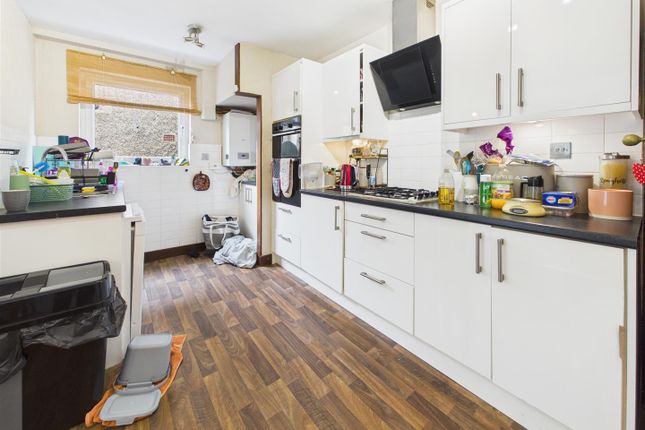 23, Wordsworth Road, Addlestone photo 4