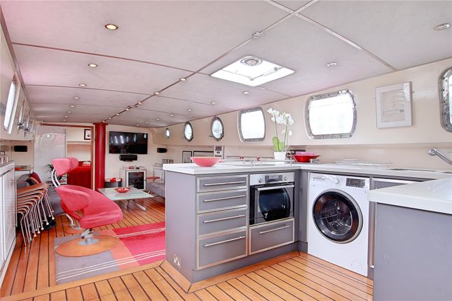 Gentoo,, Arun Shipyard, Littlehampton photo 2