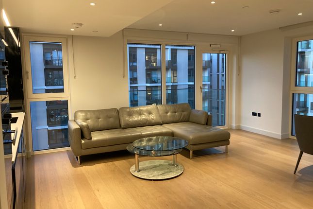 Thumbnail Flat to rent in Lincoln Apartments, Fountain Park Way, London