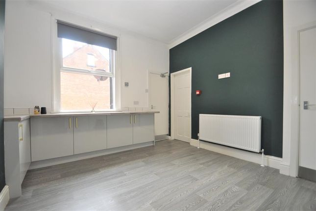 290 York Road,, Room 2, West Yorkshire photo 5