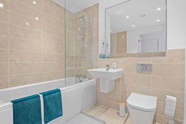 Flat 87 Crossways,, Windsor Road, Slough photo 4