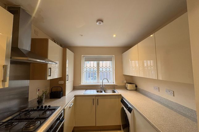 16, Bernwelle Avenue, ROMFORD photo 2
