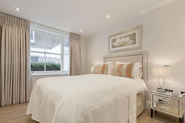 6, Vicarage Gate, London photo 4