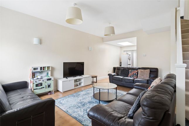 111, Bellingdon Road, Buckinghamshire photo 2