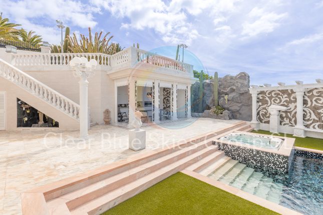 Villa for sale in San Eugenio Alto, Tenerife, Spain