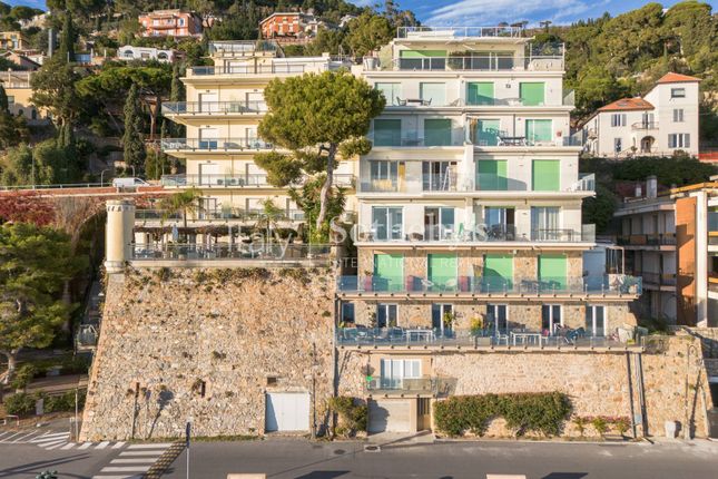 Apartment for sale in Passeggiata Cadorna, Alassio, Liguria