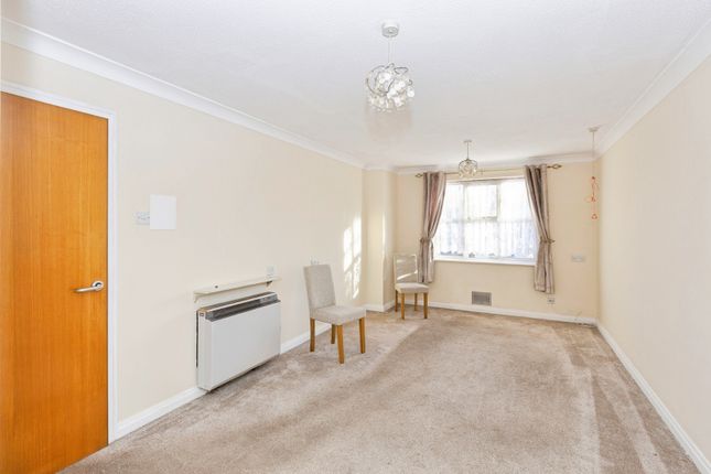 Flat 34, Cromwell Lodge,, Longbridge Road, Barking photo 3