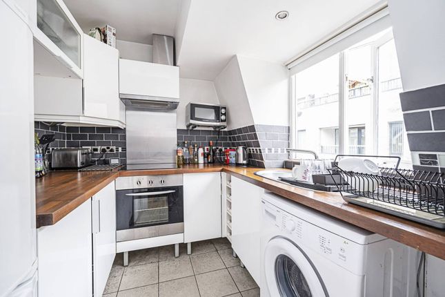 Flat to rent in Austin Street, Shoreditch, London