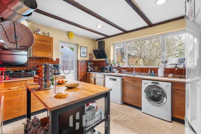 23, Bucknalls Drive, St. Albans photo 2