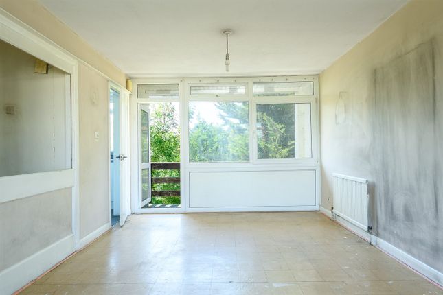8, Copenhagen Way, Walton-on-Thames photo 4