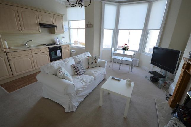 Flat to rent in The Crescent, Filey
