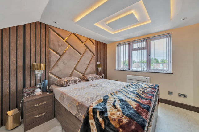 18, Wolsey Close, Southall photo 5