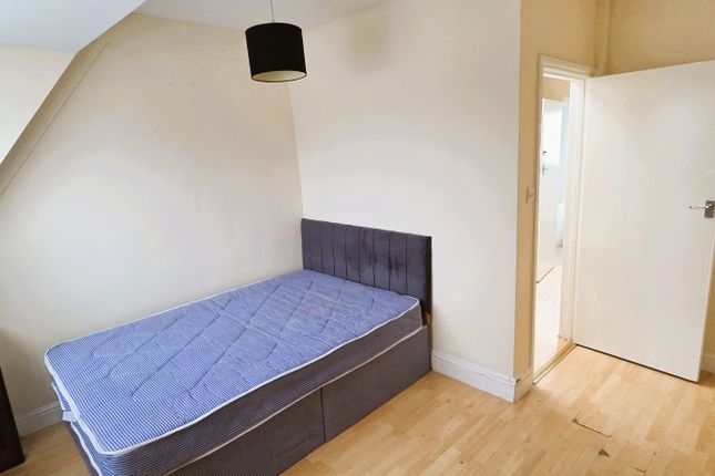 10b, Sipson Road, West Drayton photo 3