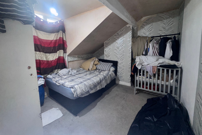 3 Recreation Crescent, Leeds photo 4