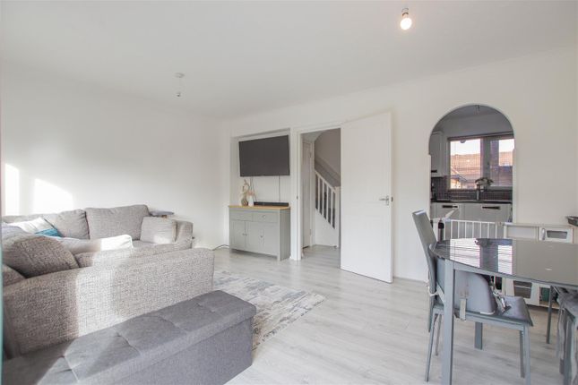 Flat for sale in Oliver Court, Crouchfield, Chapmore End