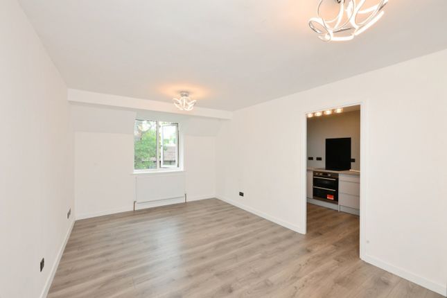 98, King James Way, Royston photo 3