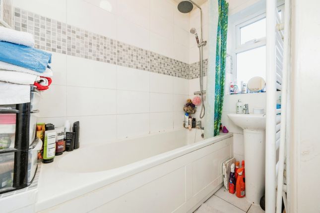 End terrace house for sale in Great Northern Road, Dunstable
