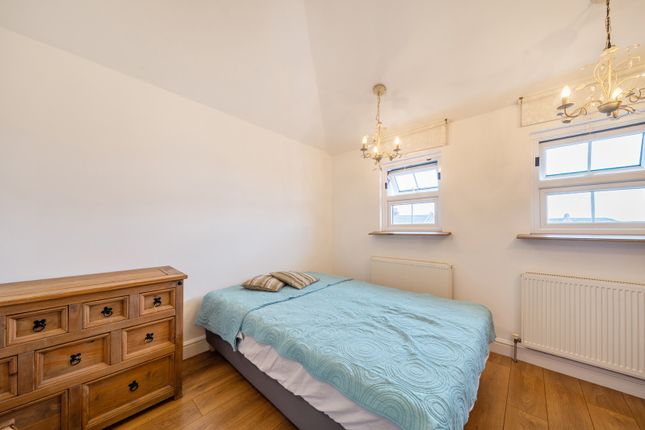 Flat 6, 47, Faversham Road, London photo 2
