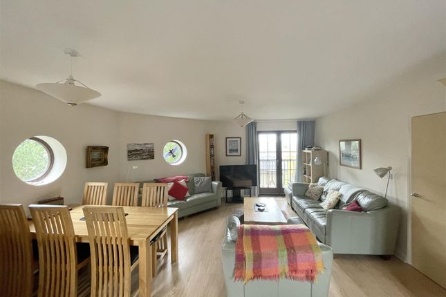 Flat for sale in Chandlers Yard, Burry Port
