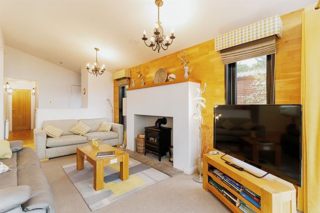 Mobile/park home for sale in Finlake Resort &amp; Spa, Chudleigh, Newton Abbot