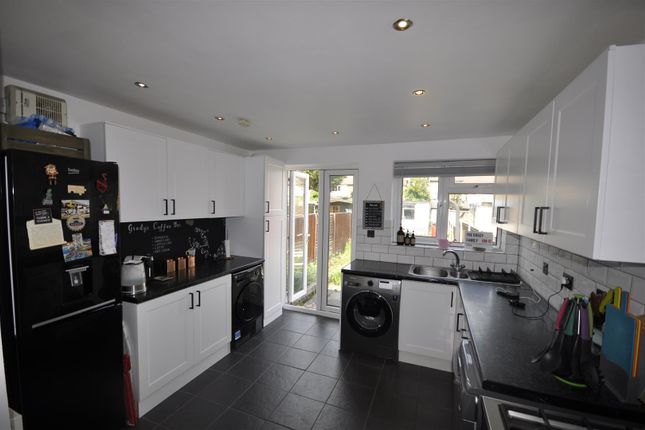 91, Third Avenue, Dagenham photo 5