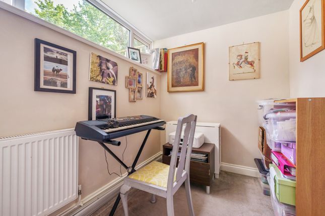 2, Grangedale Close, Middlesex photo 4