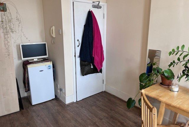 2@30A Temple Fortune Mansions, Finchley Road, Golders Green photo 4
