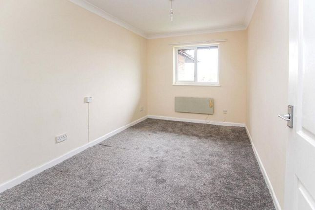 5 The Laurels, Charlton Road, Andover photo 5