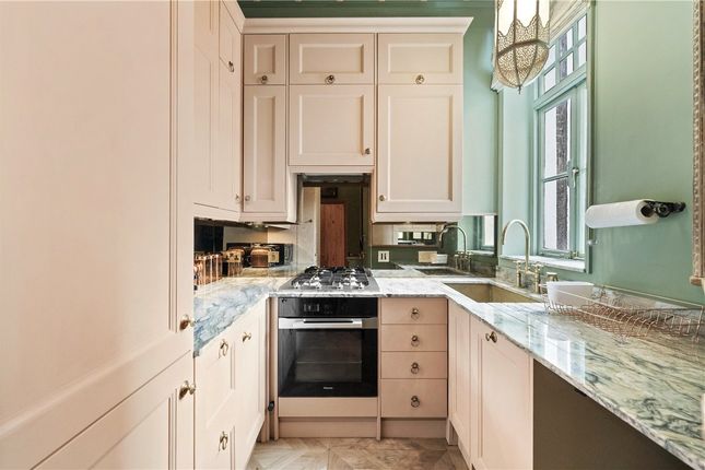 Flat 2, 20, Pembridge Square, London photo 3