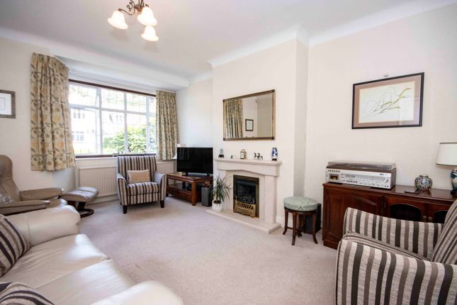 37, Whitelands Avenue, Rickmansworth photo 2