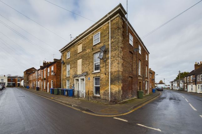 4-bed flat on Flats 1-3, Red Lion Street, Boston, Lincolnshire, £240,000