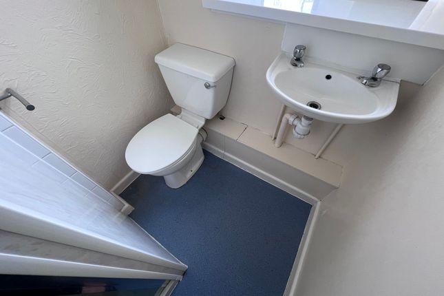 First Floor Flat, 104 Oxford Street, Swansea photo 5