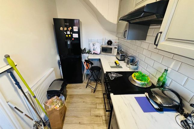 29, Roseneath Street, Leeds photo 4