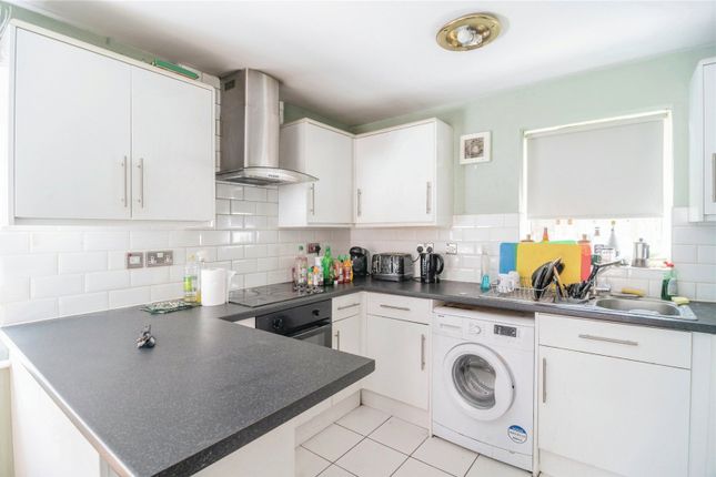 116, Dudley Close, Grays photo 3