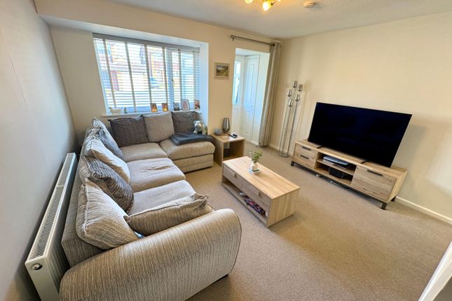 26, Field Close, Hinckley photo 2