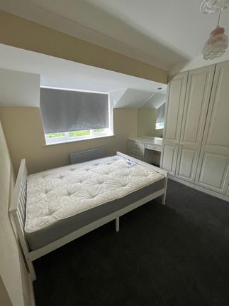Regency Crescent, London photo 5