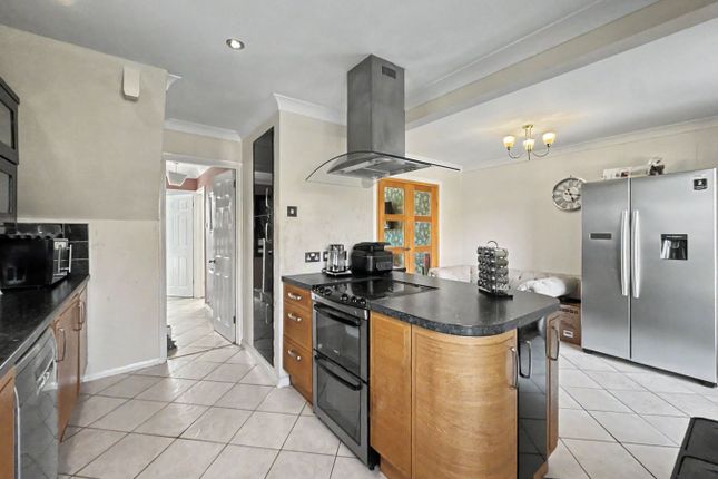 31, Lowry Way, Stowmarket photo 2