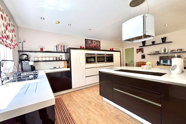 13, Hall Rise, Darley Dale photo 3