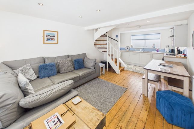 9, Clarence Place, Whitby photo 2