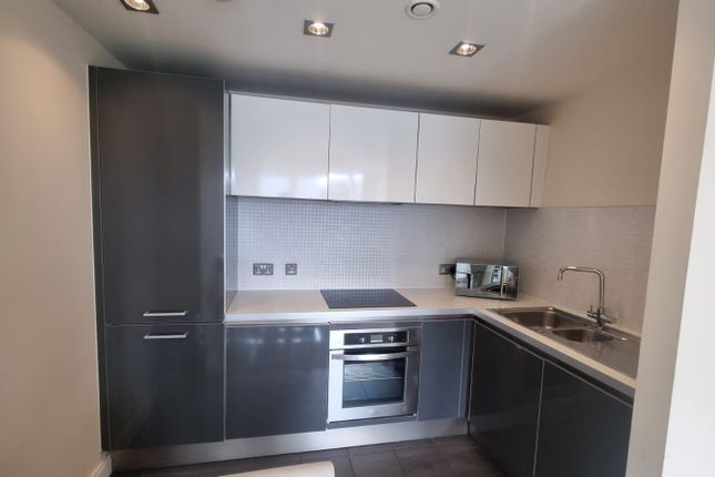 Flat to rent in Strand Street, Liverpool