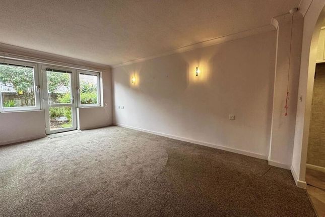 Flat 15, Homeborough House, Brinton Lane, Southampton photo 2