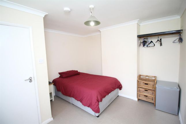 138, The Street, Ashford photo 5