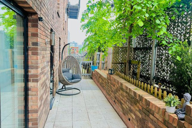 Flat for sale in Lockgate Mews, Manchester