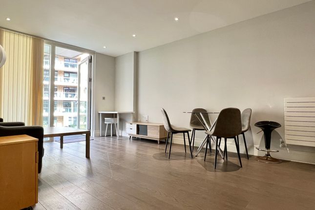 2-bed flat on Flat 57, Hamond Court, Queenshurst Square, Kingston upon Thames, £570,000
